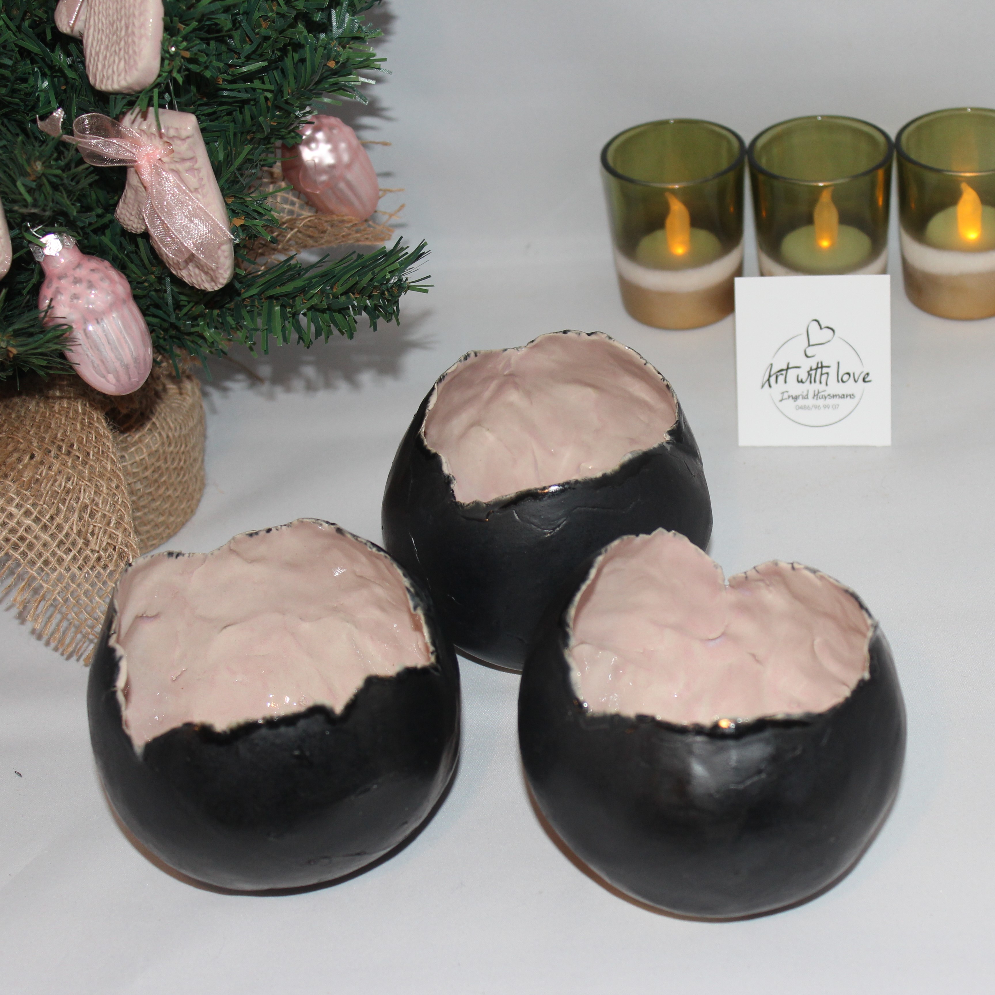 rose met zwarte bollen
